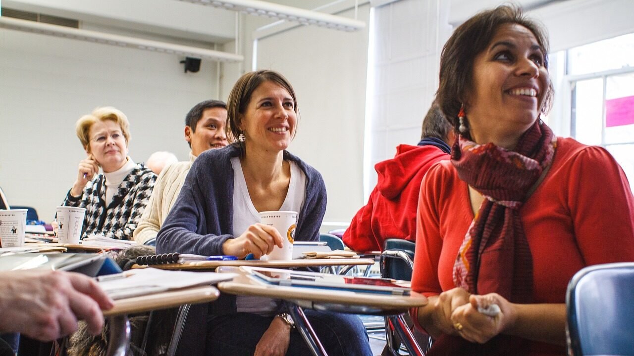 Personas en clase.